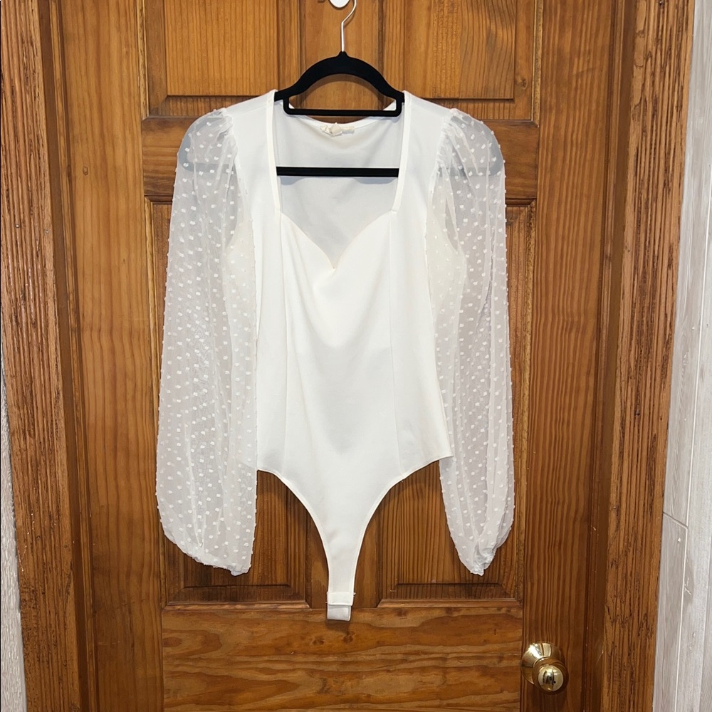 Moa Moa White Bodysuit – Sweetheart Neckline – Long Sleeves – Medium